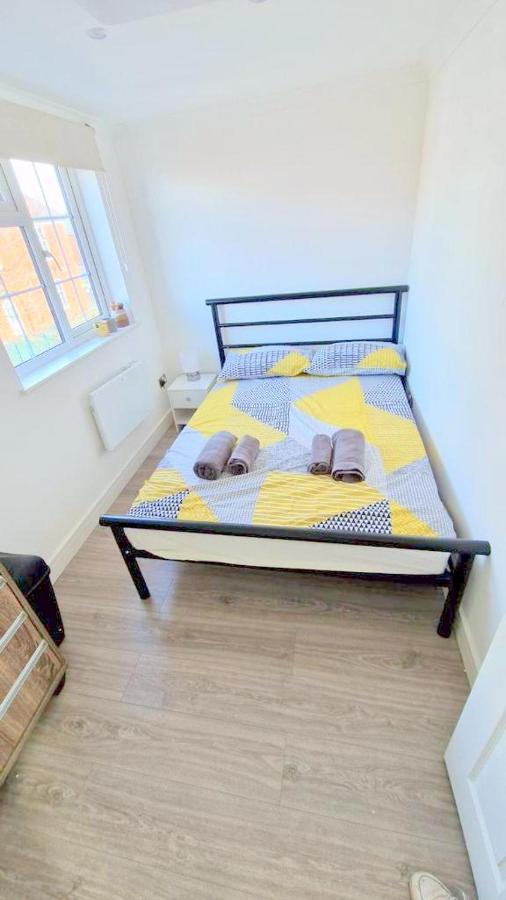Lilleshall Rooms Mitcham Bagian luar foto