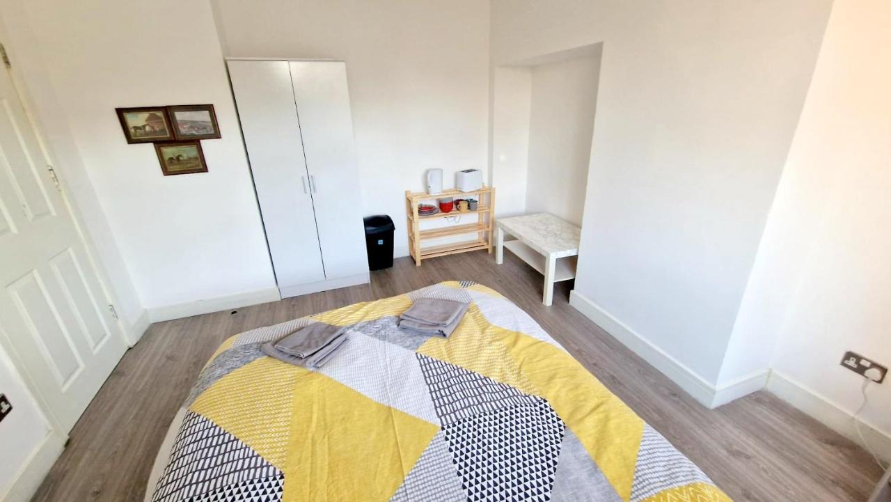 Lilleshall Rooms Mitcham Bagian luar foto