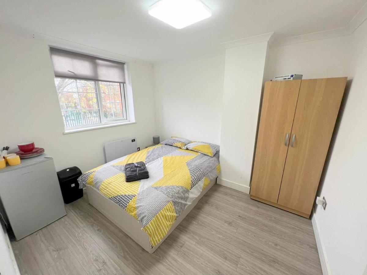 Lilleshall Rooms Mitcham Bagian luar foto